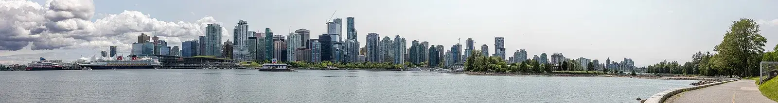 Đường chân trời Vancouver — một trong các thành phố du học lớn của Canada