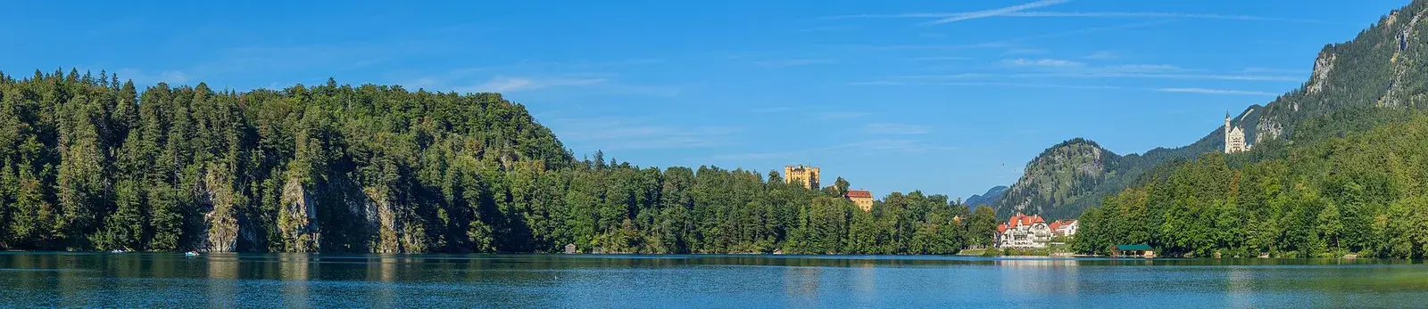 Lâu đài Neuschwanstein cổ tích ở vùng Bavaria