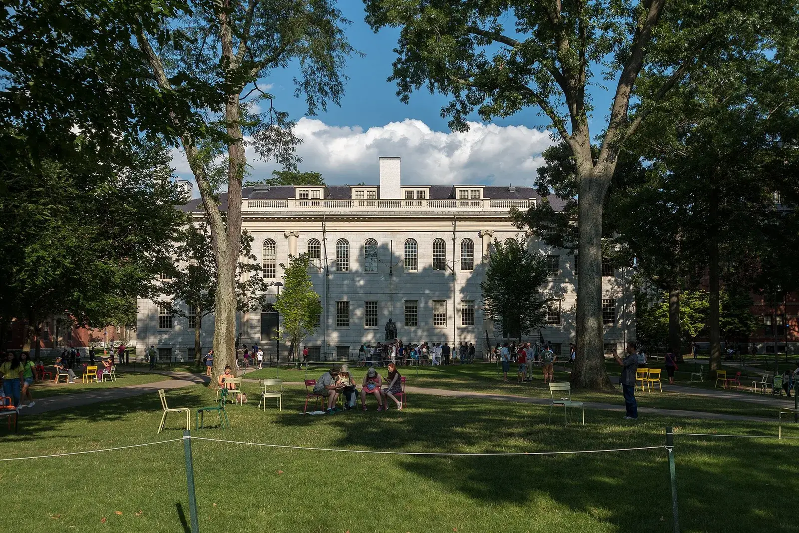 Khuôn viên Harvard University