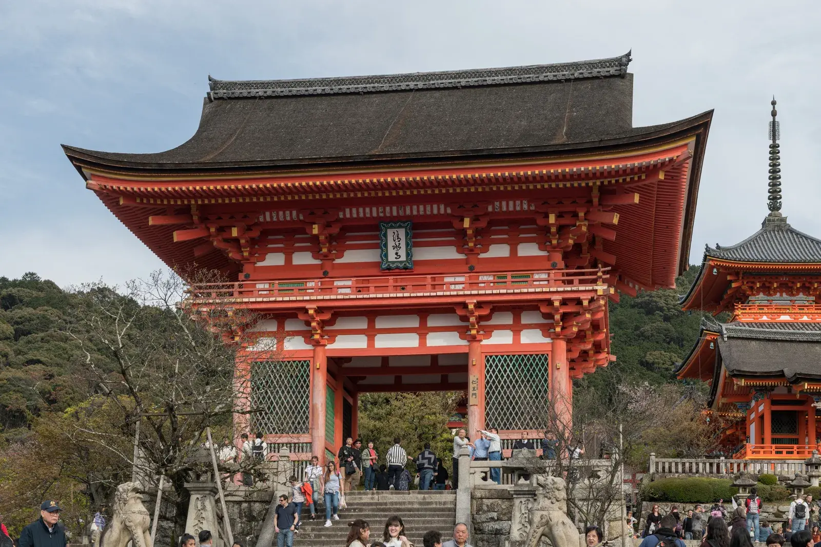 Cổng Nio-mon của chùa Kiyomizu-dera, Kyoto
