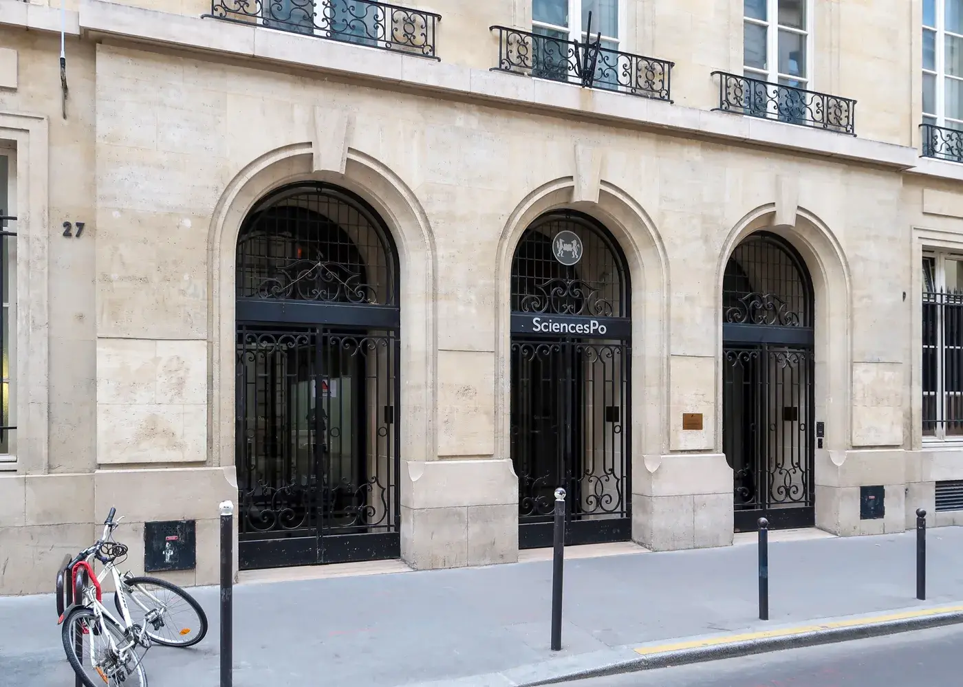 Trụ sở Sciences Po tại số 27 phố Saint-Guillaume, Paris