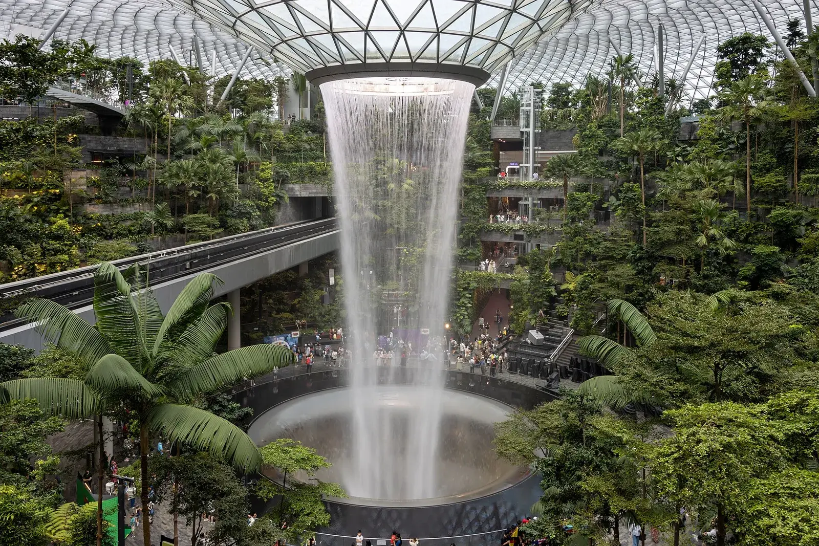Thác nước trong nhà tại Jewel Changi Airport, Singapore