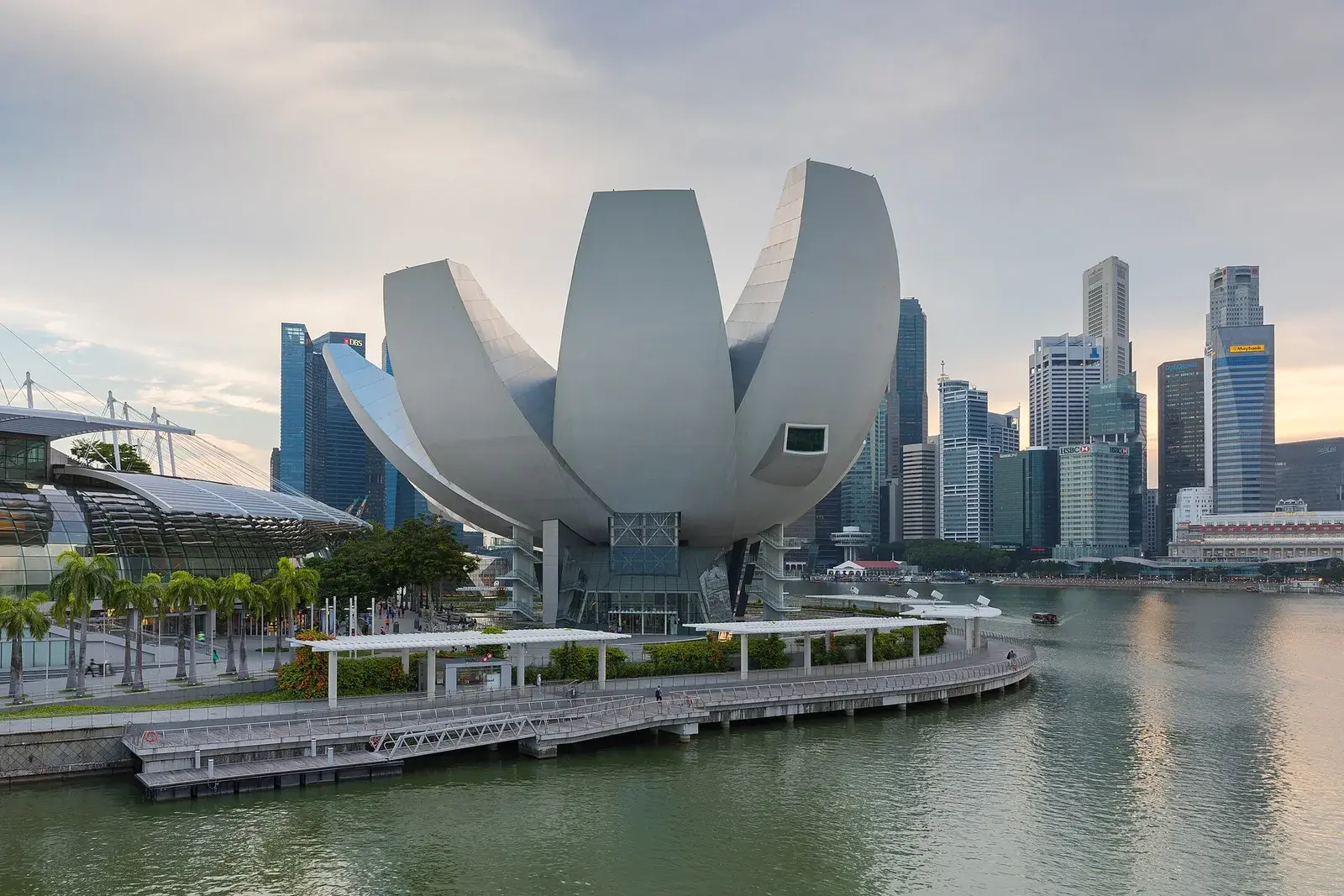 Bảo tàng ArtScience và đường chân trời vịnh Marina, Singapore