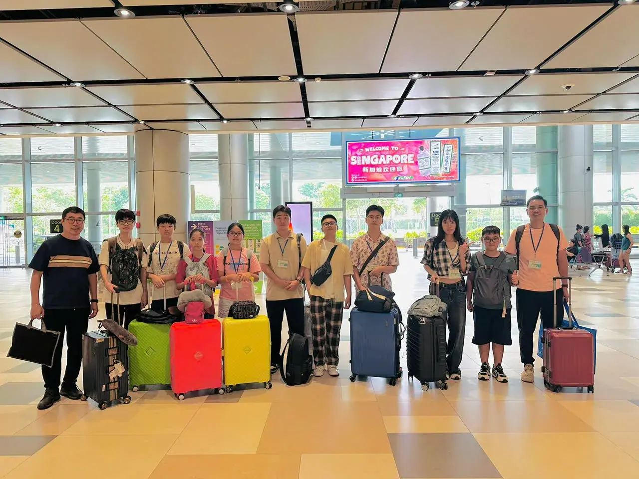 Đoàn học sinh SGTD Education vừa đến sân bay Changi, Singapore