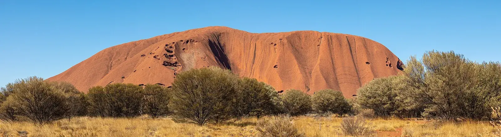 Uluru (Ayers Rock) — kỳ quan sa thạch giữa vùng Outback nước Úc