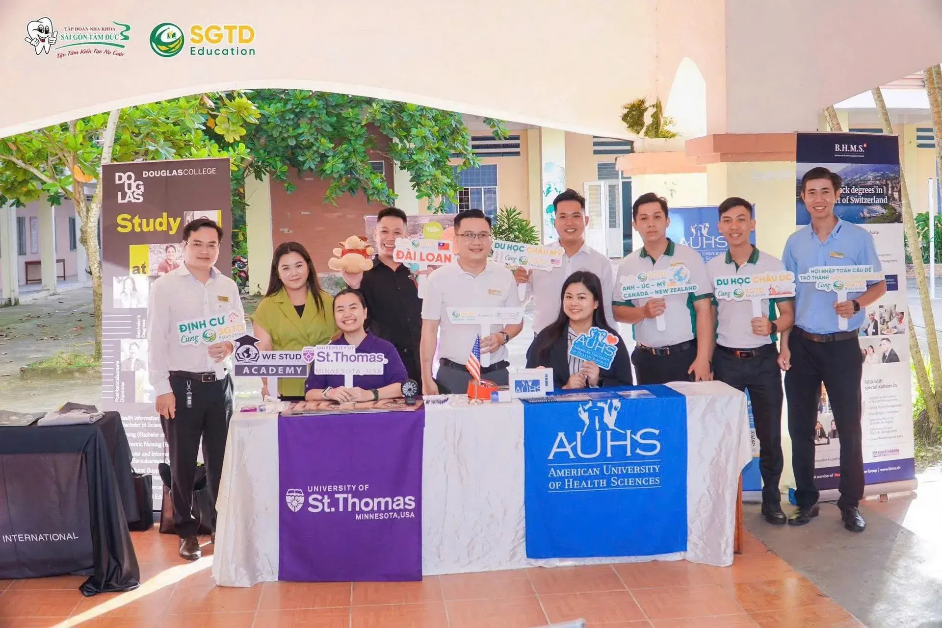 Buổi làm việc giữa hai bên tại văn phòng công ty