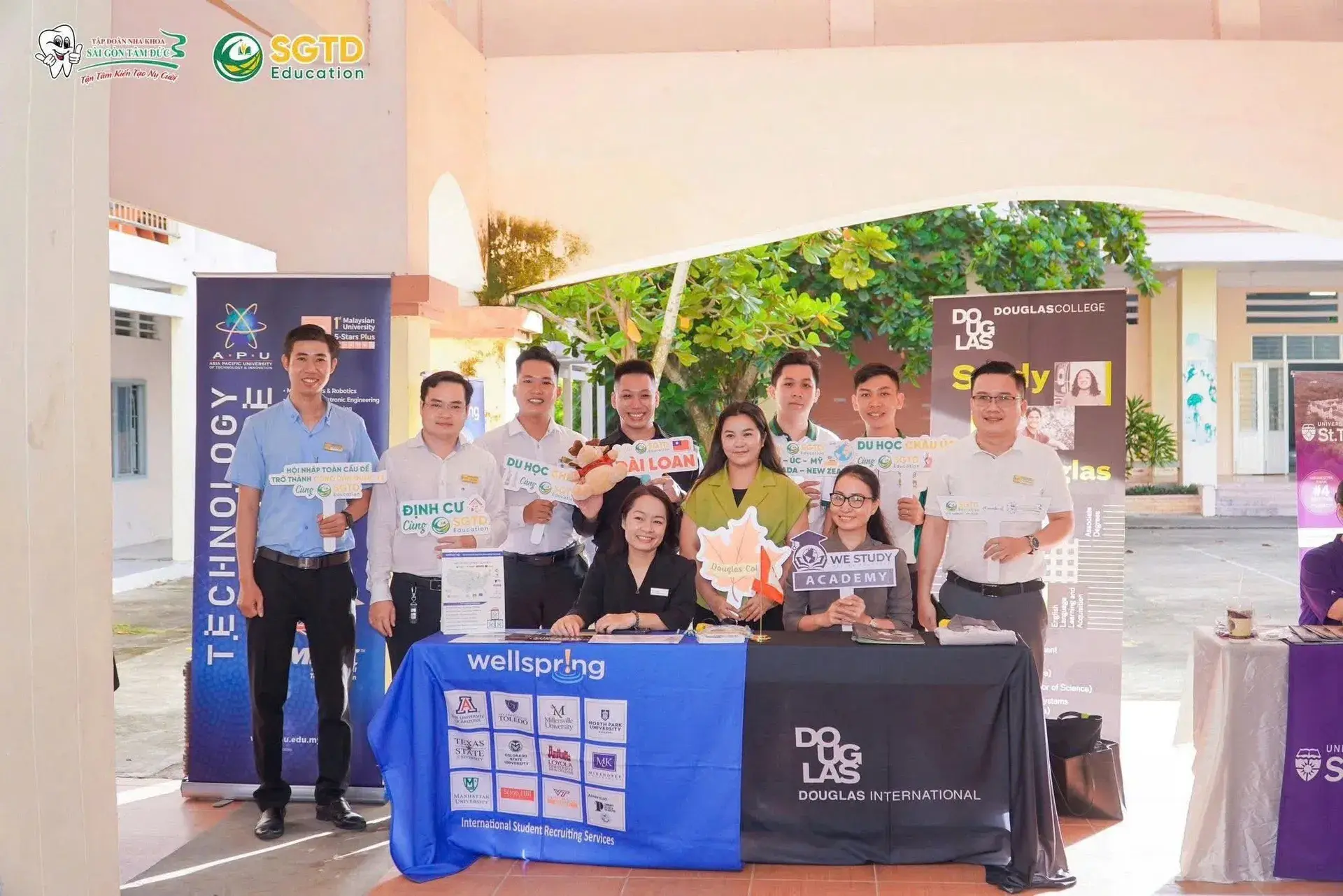 Đoàn khách tham quan Tập đoàn Nha khoa Sài Gòn Tâm Đức