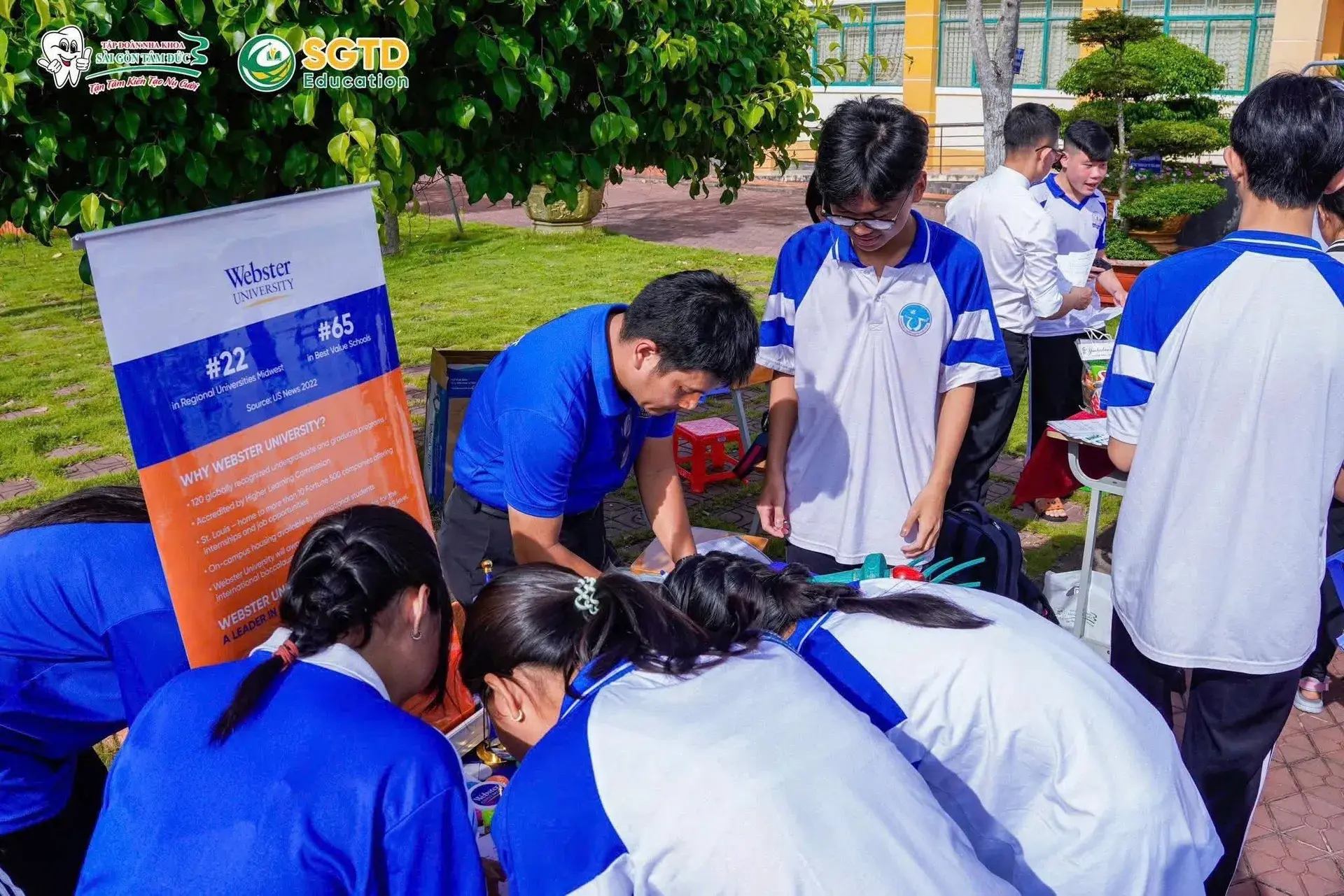 Khoảnh khắc kết nối giữa học sinh và các trường quốc tế