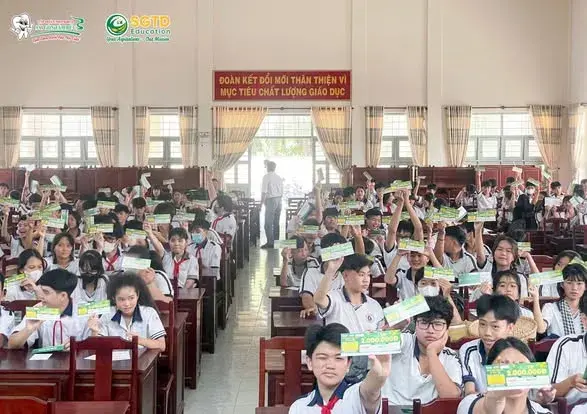 Học sinh tập trung nghe phần giới thiệu mở đầu