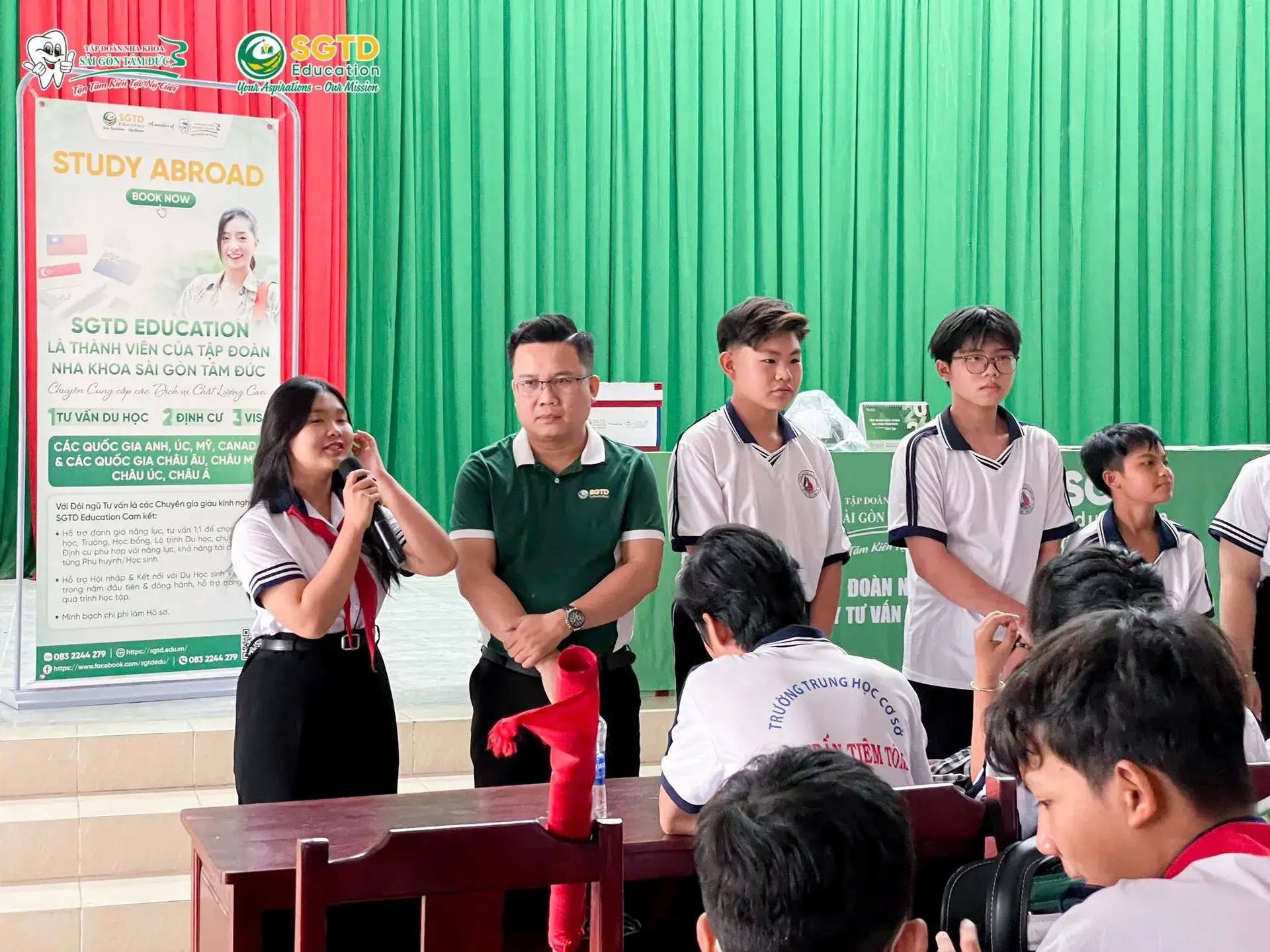 Các bạn hưởng ứng sôi nổi phần hỏi đáp