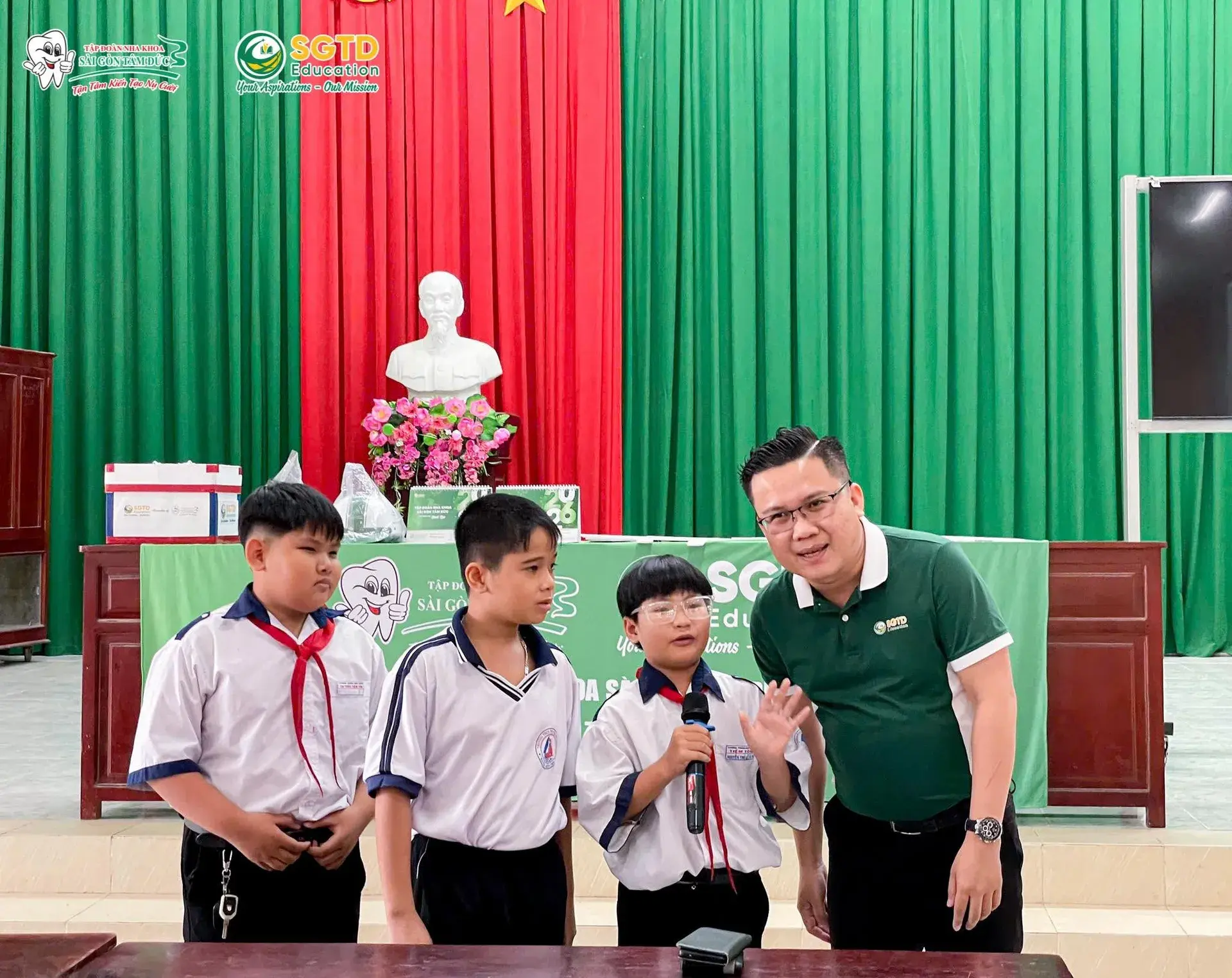 Các bạn thực hành thói quen chăm sóc răng miệng