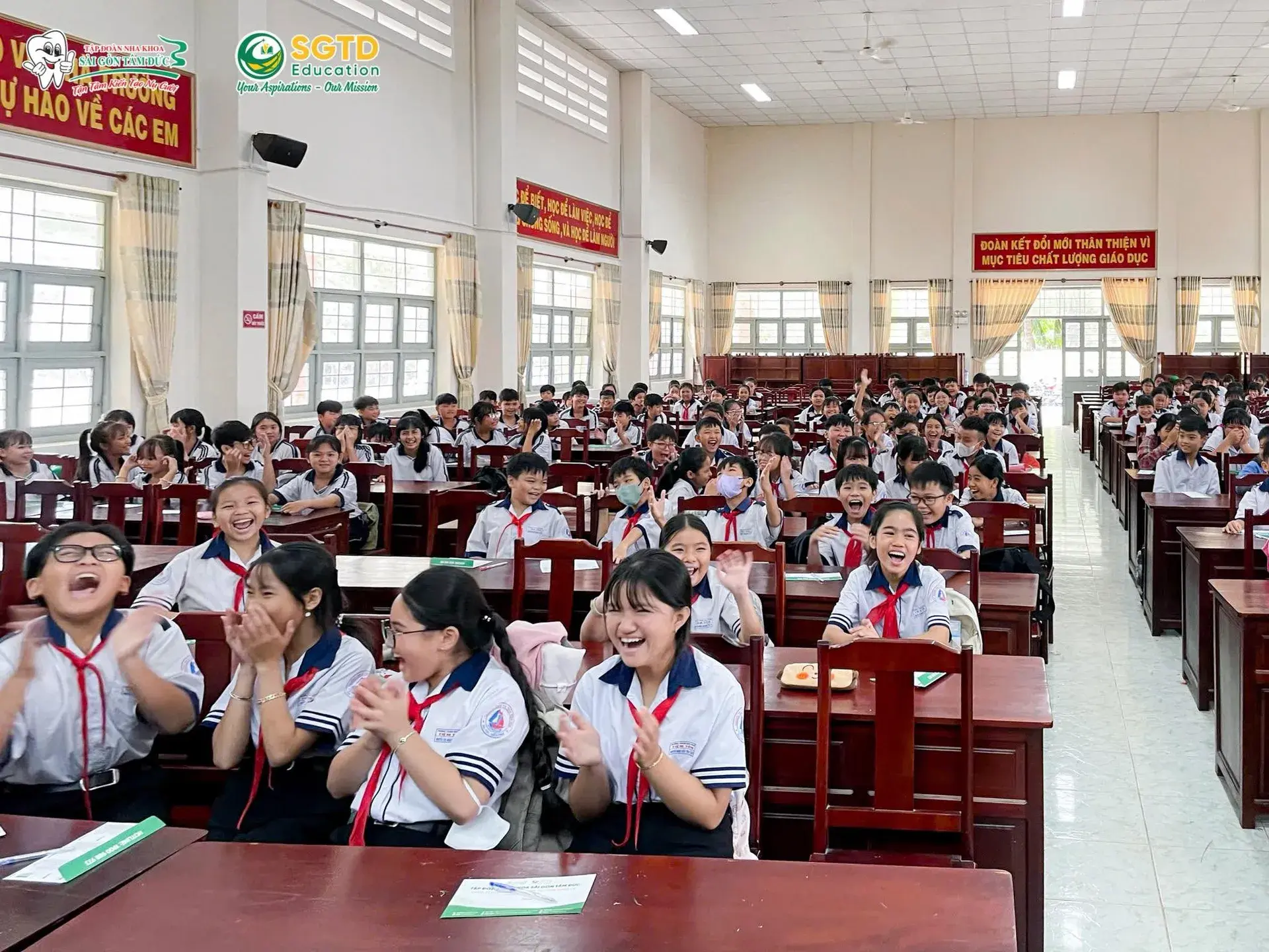 Khoảnh khắc vui vẻ trong buổi chia sẻ