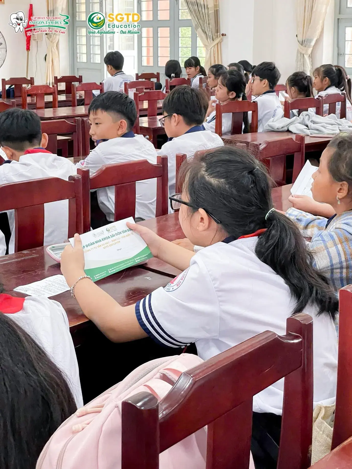 Không khí sân trường trong buổi sinh hoạt