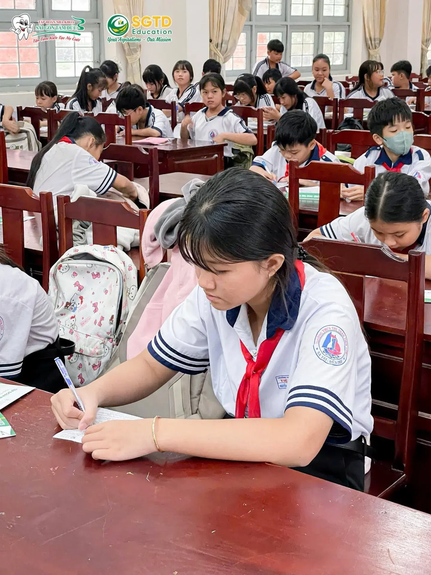 Khép lại buổi chia sẻ tại Trường THCS Tiệm Tôm