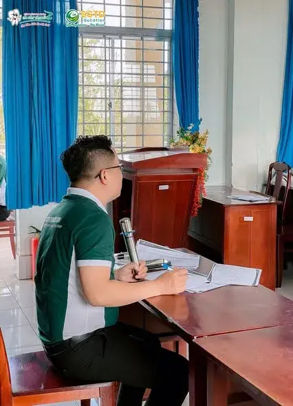 Học sinh chăm chú theo dõi nội dung