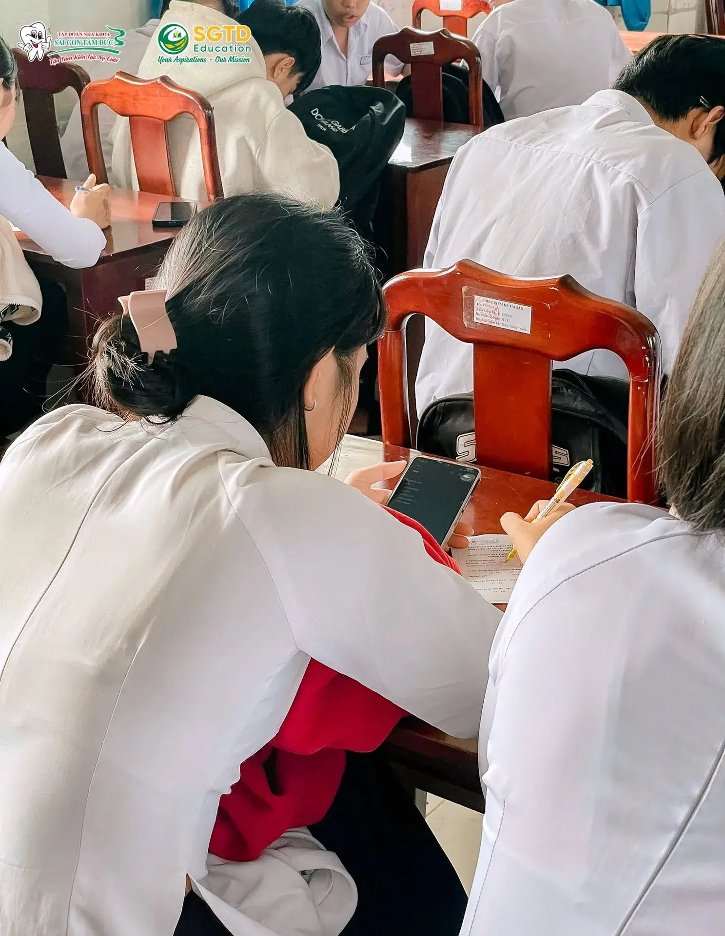 Trao đổi theo nhóm nhỏ với học sinh từng khối