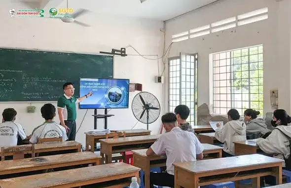 Tư vấn theo nhóm nhỏ tại THPT Sương Nguyệt Anh