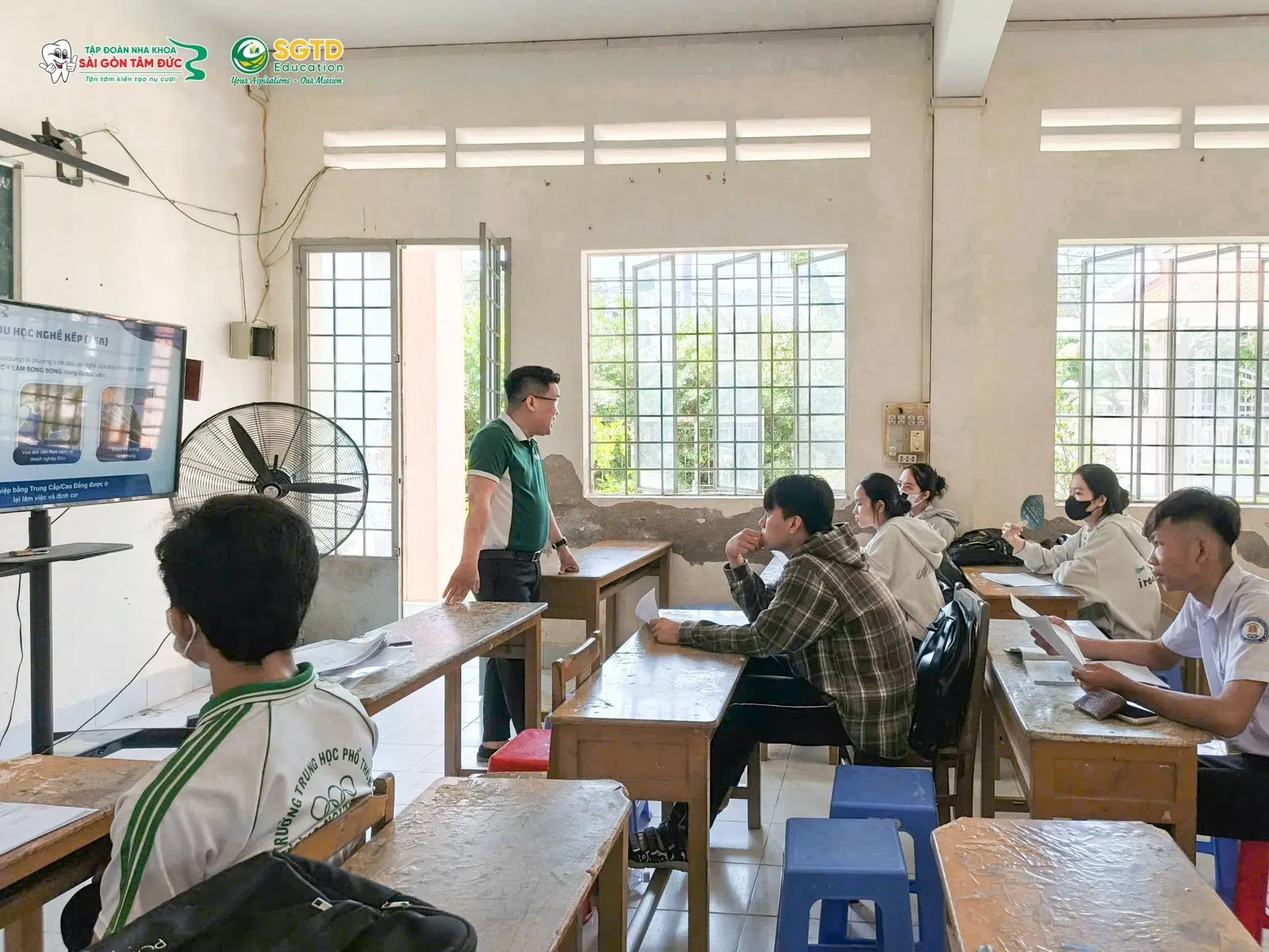 Học sinh đặt câu hỏi về các thị trường du học