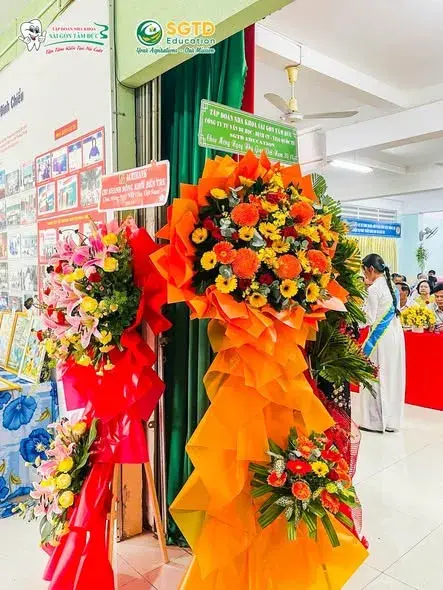 Học sinh và Quý Thầy Cô trong lễ kỷ niệm 20/11
