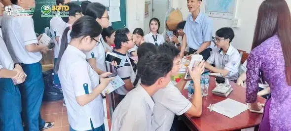 Trao học bổng đến học sinh xuất sắc