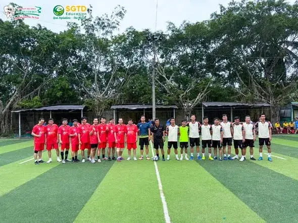 Đội bóng đá nam Quý Thầy trong trận đấu