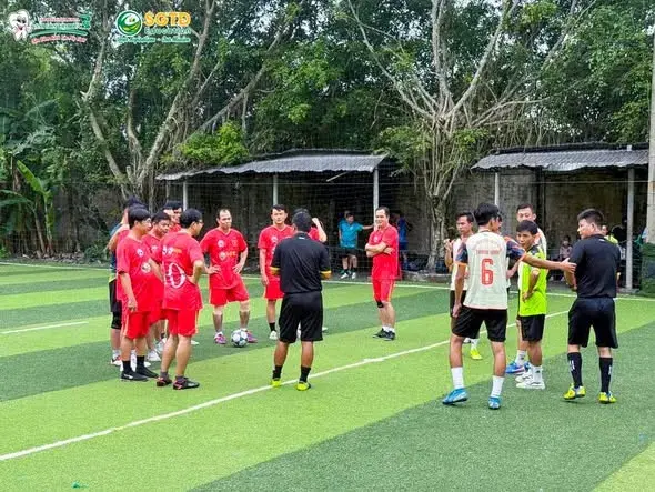 Tinh thần đồng đội của đội bóng Quý Thầy trong trận đấu