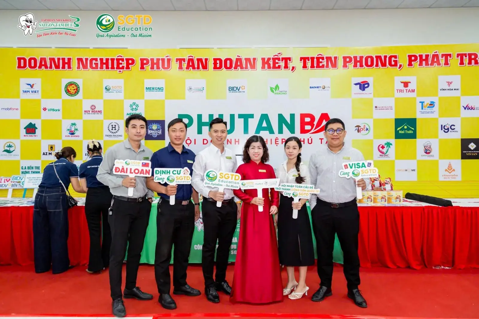 Gian hàng SGTD Education với Voucher VIP và tài liệu tư vấn du học