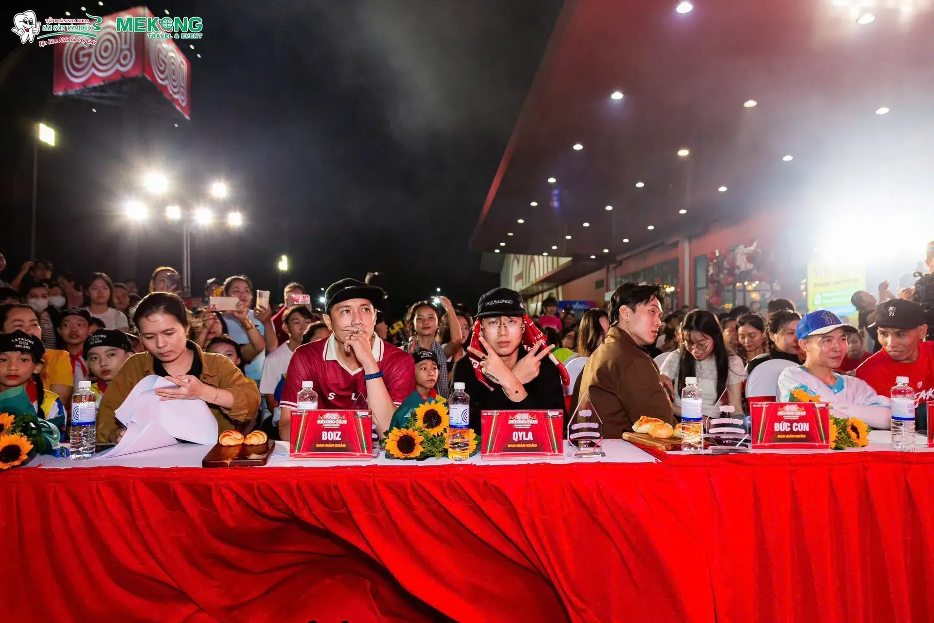 Đội thi thể hiện bài thi cuối cùng