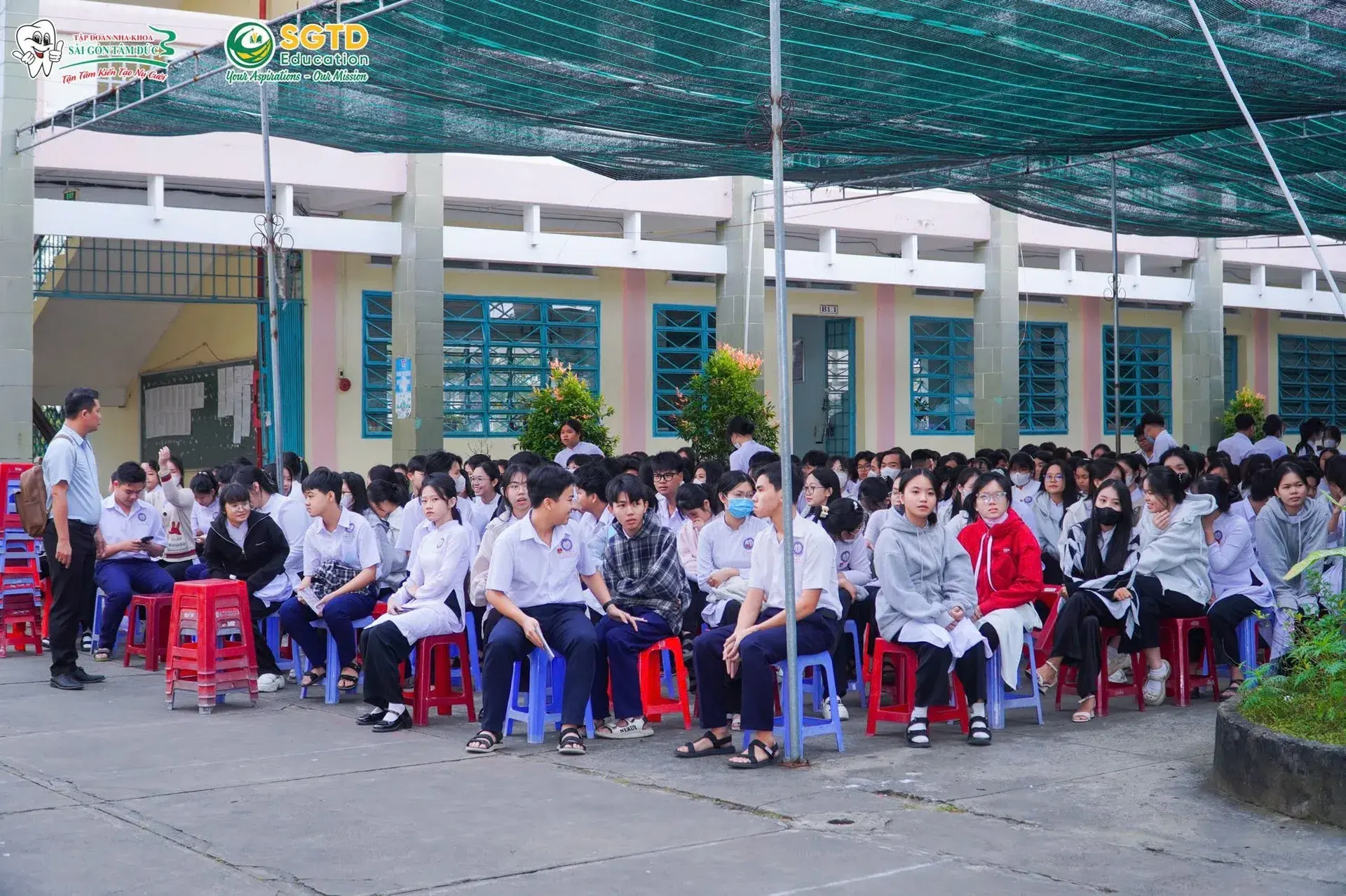 Học sinh đặt câu hỏi trực tiếp