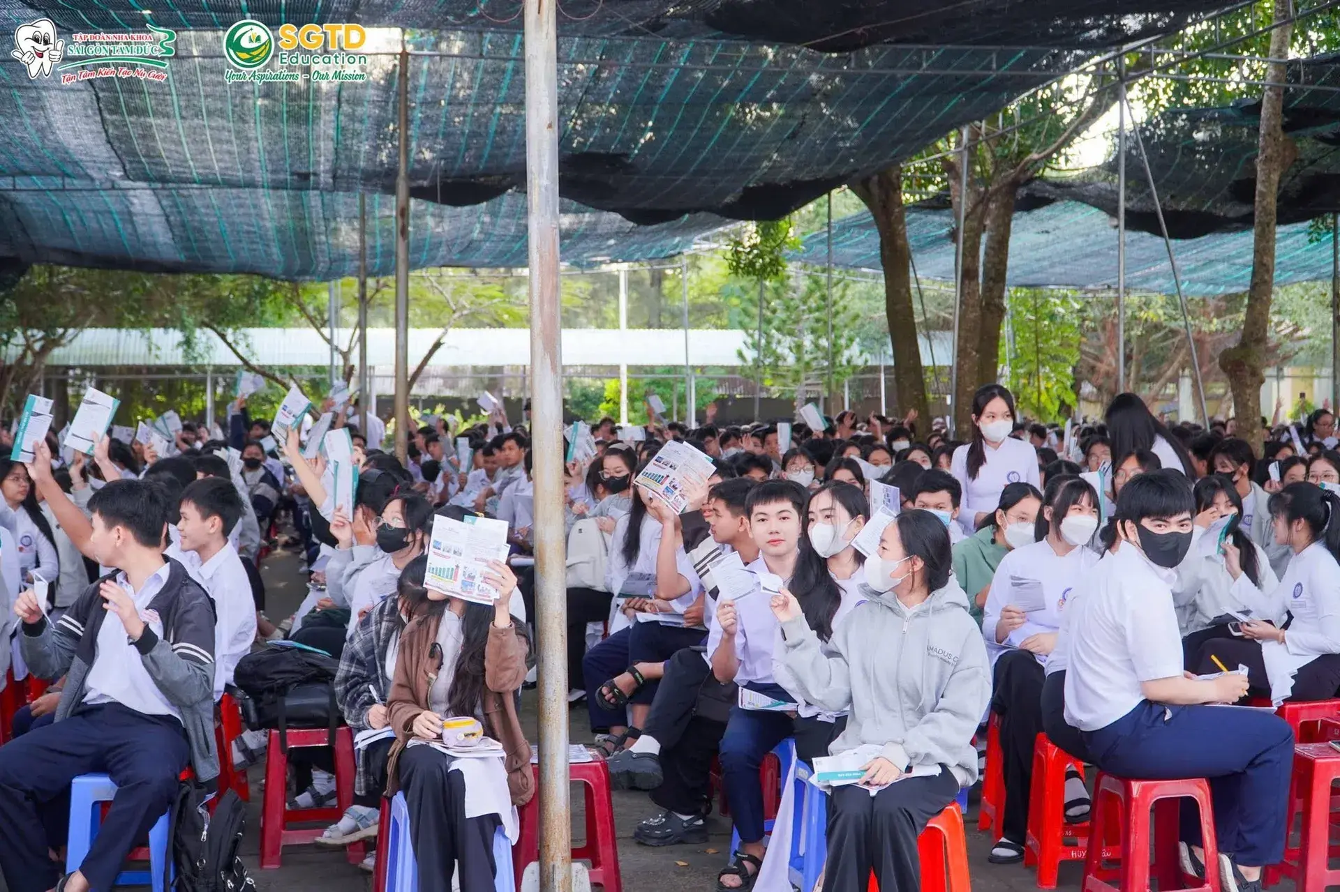Trao đổi cùng học sinh sau phần trình bày