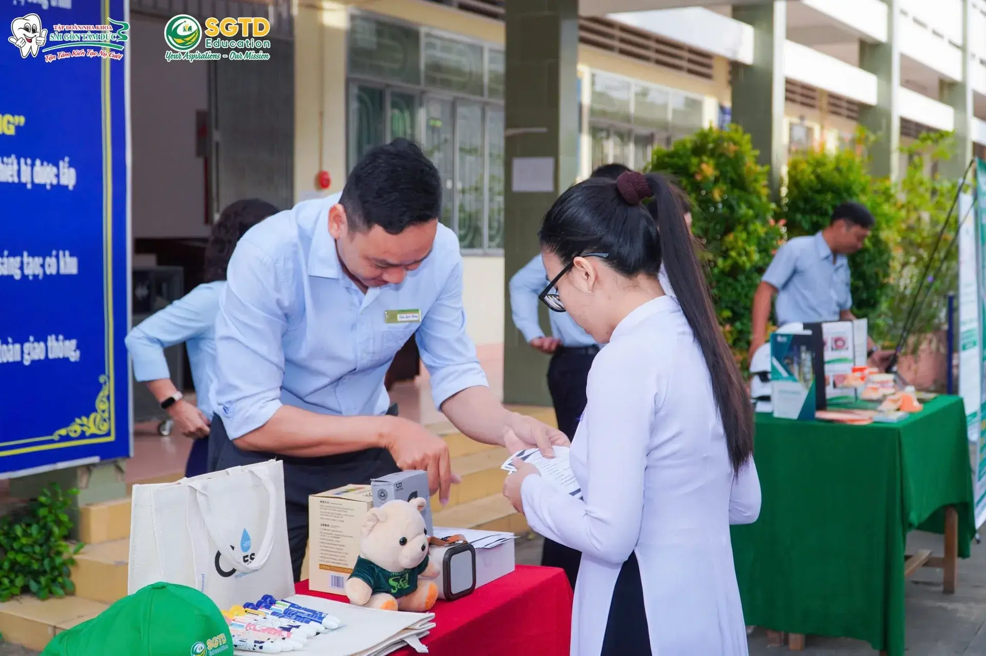 Học sinh toàn trường tập trung dự chương trình