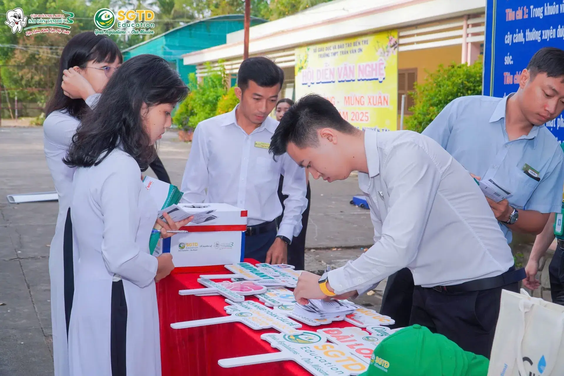 Chia sẻ về lộ trình học tập và du học