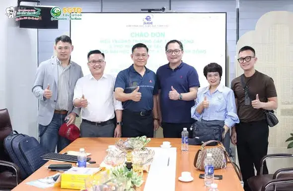 Đoàn công tác Lĩnh Đông và đại diện SGTD Education, SIGE trong buổi đón tiếp