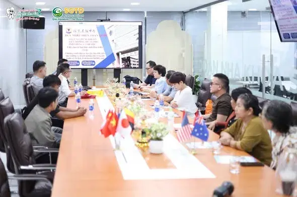 Toàn cảnh buổi làm việc với đoàn Trường Lĩnh Đông
