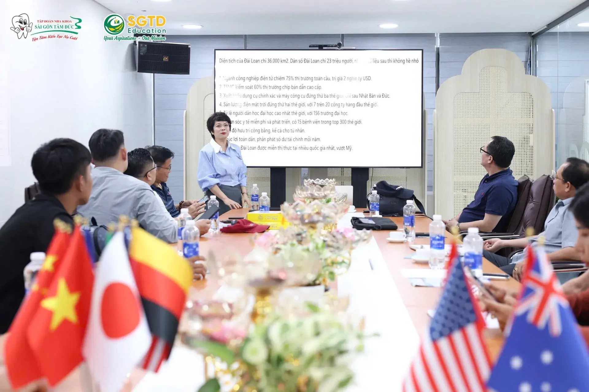 Đại diện các bên thảo luận hướng phát triển hợp tác giáo dục lâu dài