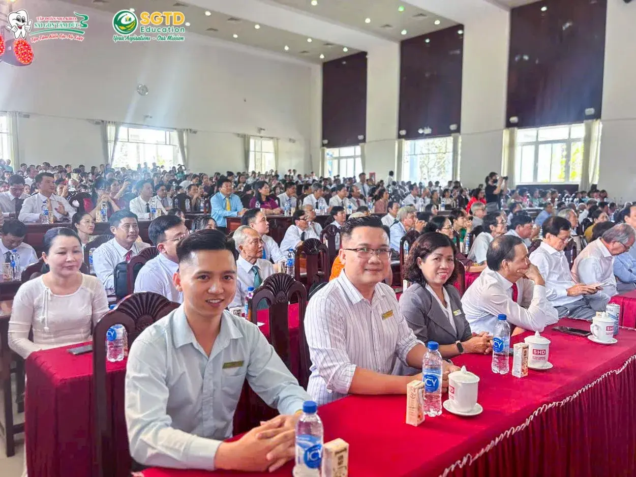 SGTD Education tri ân Thầy Cô tại các trường học tỉnh Vĩnh Long nhân Ngày Nhà giáo 20/11