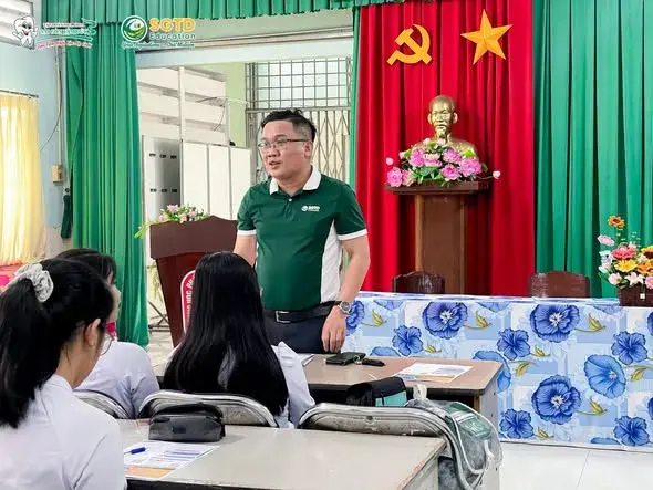 Chuyên viên phân tích lộ trình học phù hợp từng bạn