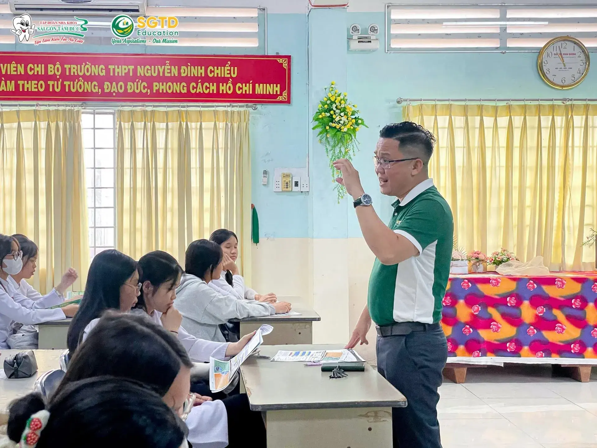 Trao đổi riêng với từng em sau phần chung