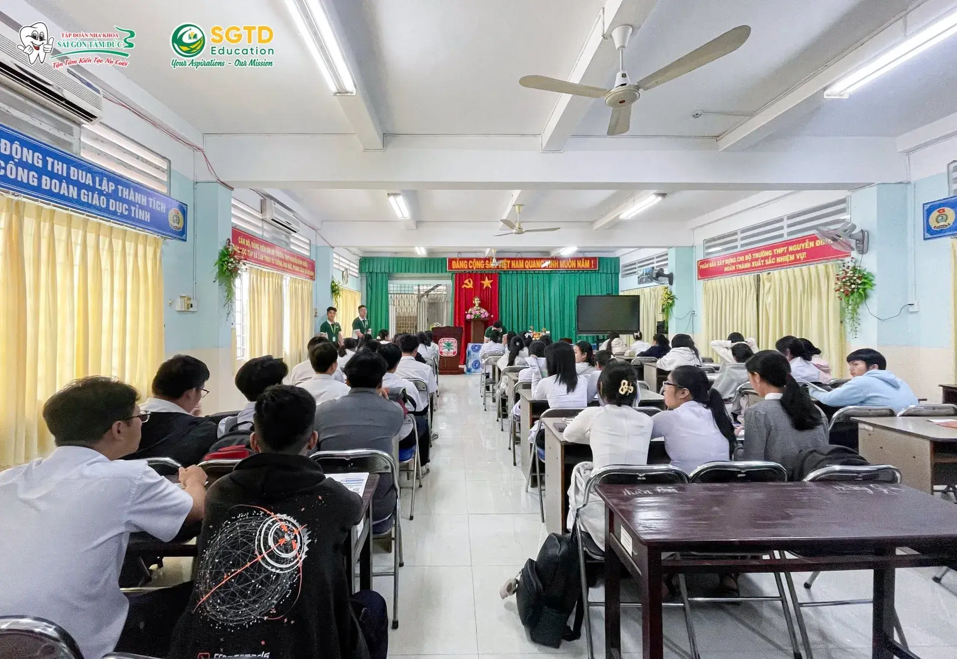Không khí lắng đọng của buổi gặp gỡ lần hai