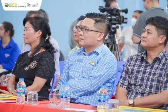 Không khí ấm áp trong hội trường Làng SOS