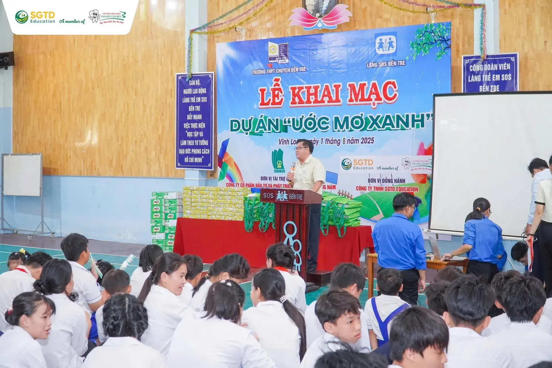 Các em nhỏ vui chơi trong khuôn khổ chương trình