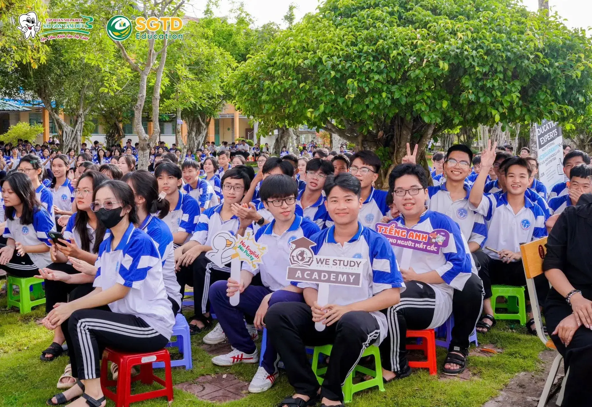 Hàng trăm học sinh dự sự kiện Back To School