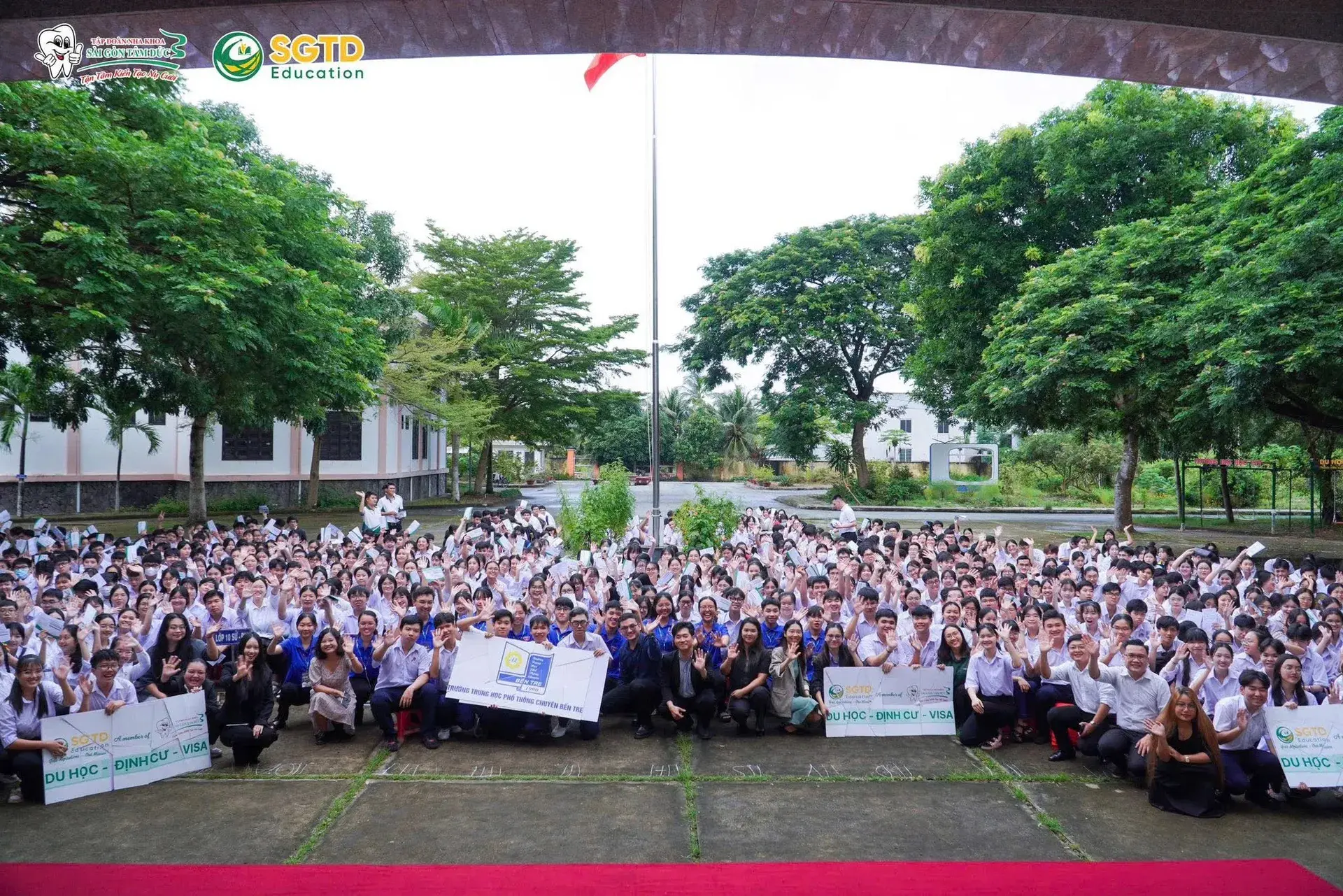 Học sinh tìm hiểu lộ trình du học phù hợp với mình