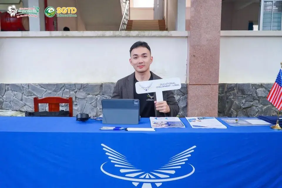 Đại diện trường quốc tế trò chuyện trực tiếp cùng học sinh