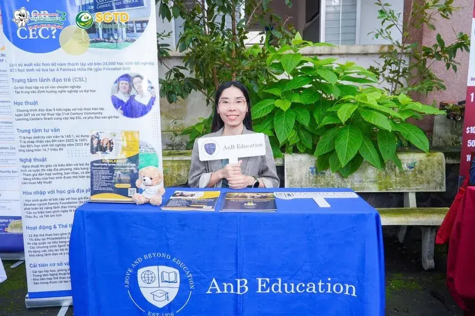 Không khí nhộn nhịp tại khu vực gian hàng