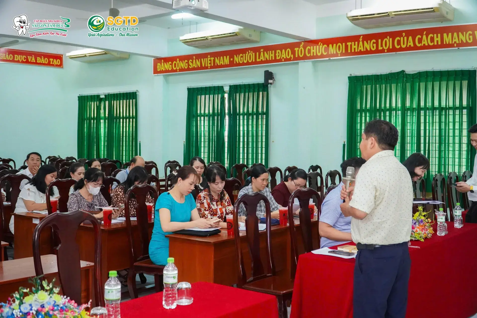 Thầy Cô Trường THPT Chuyên Bến Tre trao đổi sôi nổi về cơ hội du học quốc tế cùng SGTD Education