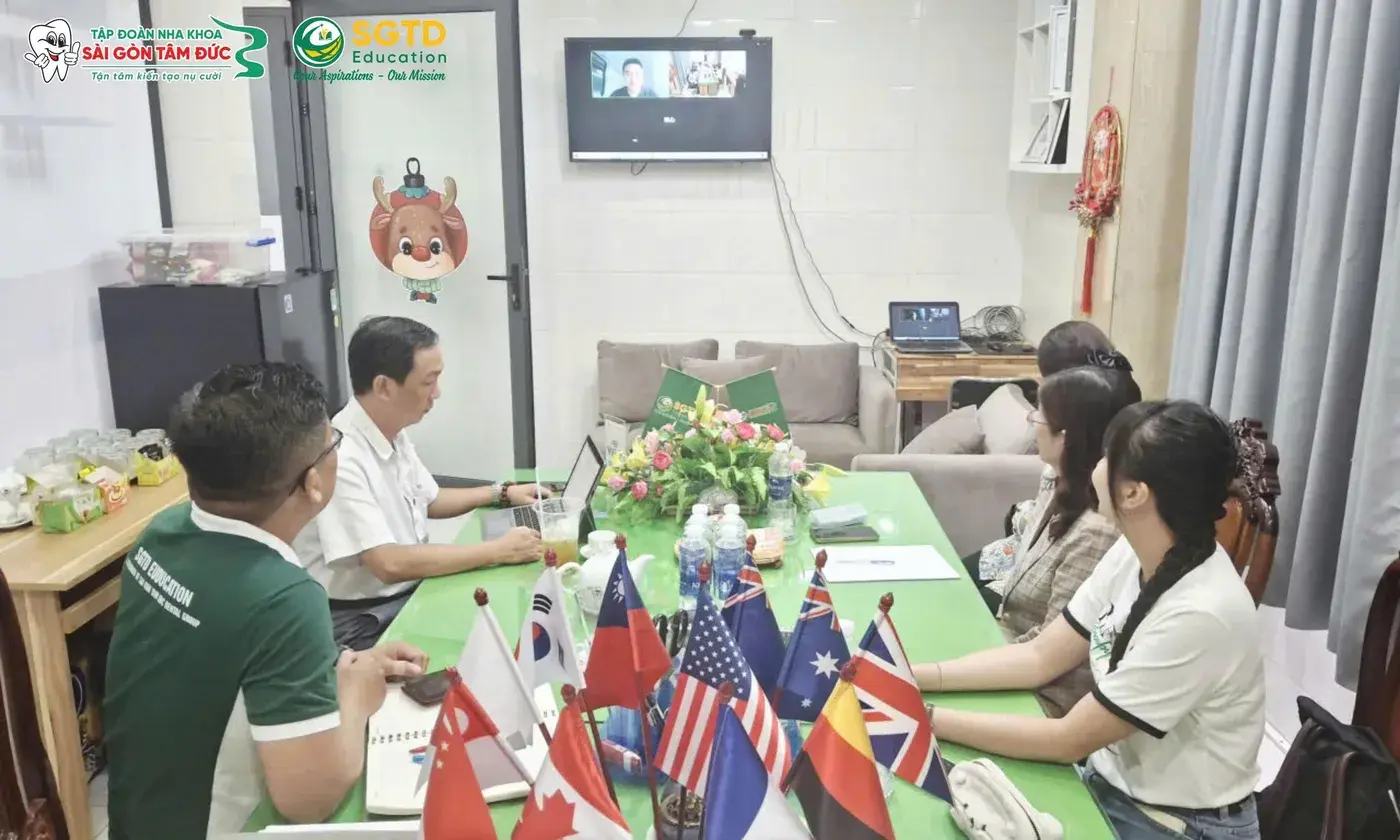 Buổi làm việc trực tuyến giữa SGTD Education và đối tác DXJ Global