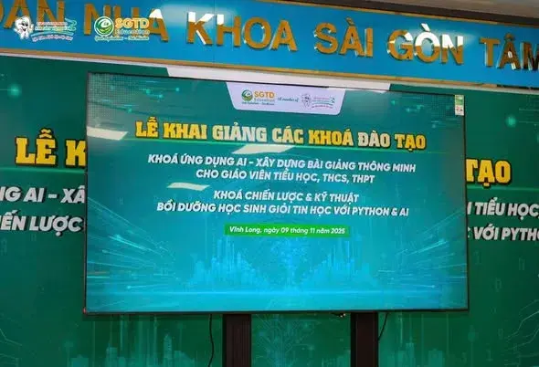 Ban giảng huấn SGTD Education giới thiệu chương trình đào tạo AI và Python cho Giáo viên