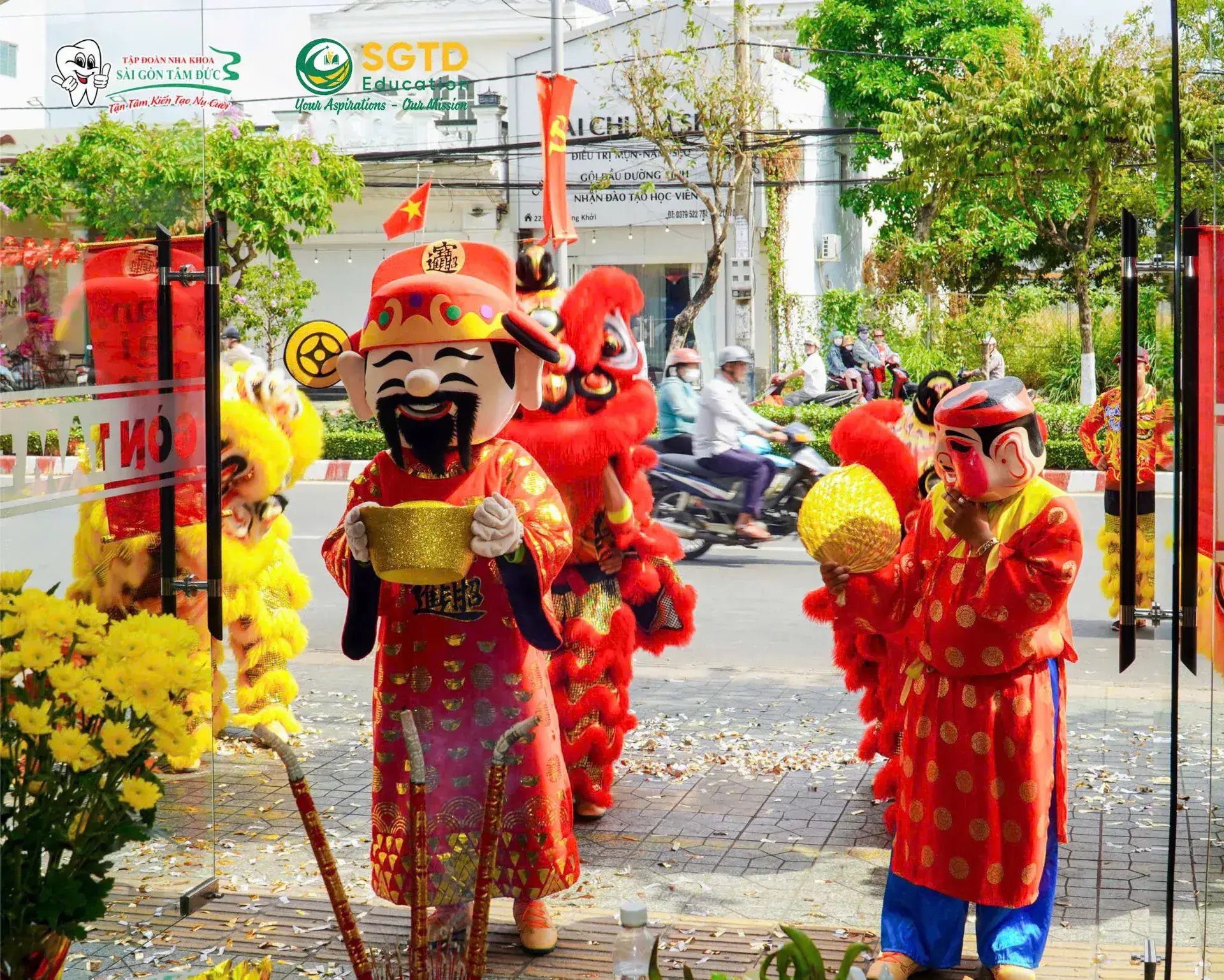 Ban lãnh đạo SGTD Education trang trọng dâng hương trong lễ khai xuân đầu năm 2026