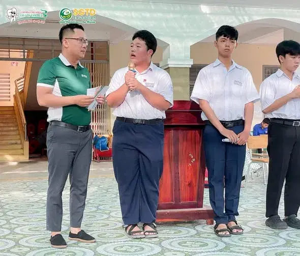 Buổi sinh hoạt dưới cờ đầu tuần tại Trường THPT Phan Liêm